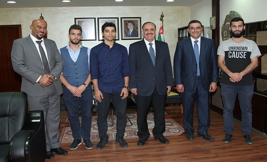 رئيس (الأردنية) يكرم طلبة حصدوا جوائز دولية في حفظ القرآن الكريم وفي المجال الرياضي