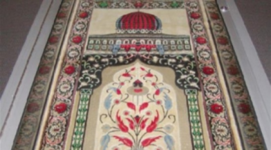 سعودي يزور قريبته.. فيجدها متوفاة على سجادة الصلاة منذ يومين