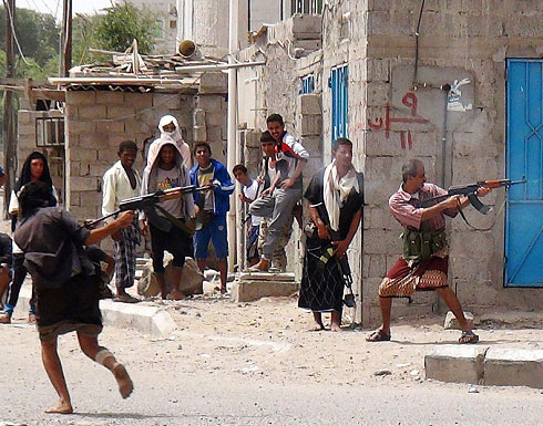 انفجاران يستهدفان الحوثيين في إب وعدن .. وقتلى حوثيين في كمين بمأرب انفجاران يستهدفان الحوثيين في إب وعدن .. وقتلى حوثيين في كمين بمأرب