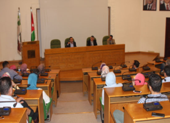محاضرة توعوية بقانون اللامركزية والمجالس البلدية تعقدها الأمانة لموظفيها محاضرة توعوية بقانون اللامركزية والمجالس البلدية تعقدها الأمانة لموظفيها