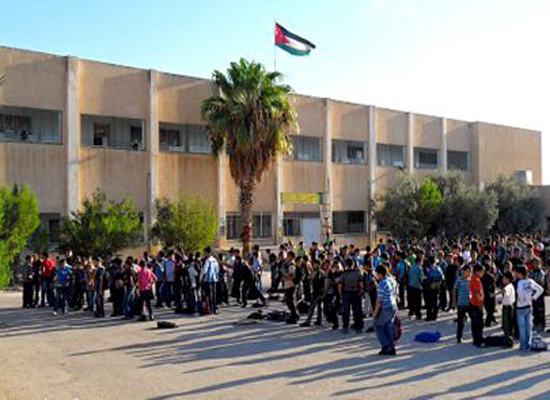 احتجاج بالكرك على إغلاق مدرسة أساسية