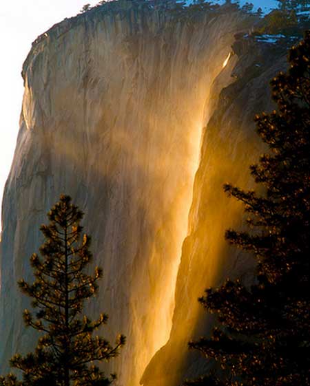 عندما تضيء المياه ..!!! ( فيديو وصور )