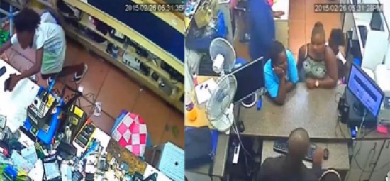 شاهد..  امرأة تستخدم طفلة في سرقة هاتفين