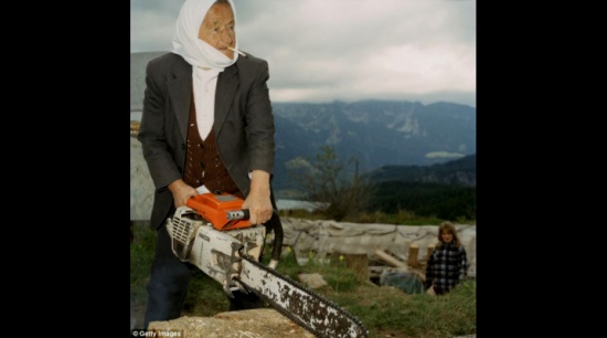 "عذارى الجبال".. ألبانيات أقسمن على العيش مثل الرجال " صور "