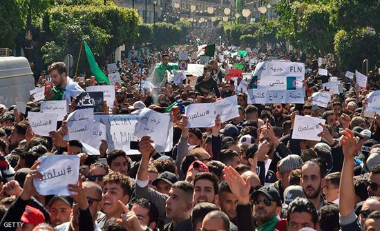 المعارضة الجزائرية تحدد مطلبها.. وتستنجد بالجيش المعارضة الجزائرية تحدد مطلبها.. وتستنجد بالجيش