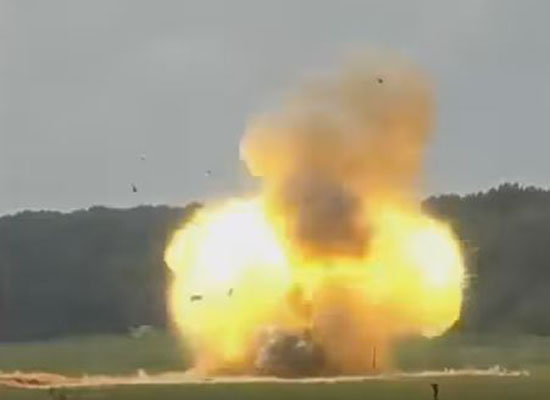 فيديو: شاهد هذا السلاح الفتاك بالتصوير البطيء