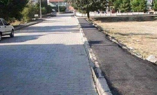 مواطنو الطفيلة يطالبون بتوفير ممرات آمنة للمشاة وإزالة التعديات على الأرصفة مواطنو الطفيلة يطالبون بتوفير ممرات آمنة للمشاة وإزالة التعديات على الأرصفة