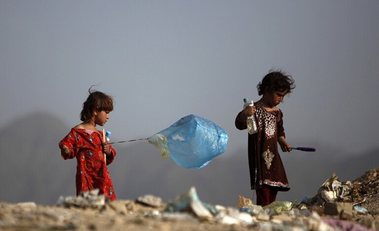واشنطن تجيز بعض التعاملات مع "طالبان" لتسهيل إيصال المساعدات لأفغانستان واشنطن تجيز بعض التعاملات مع "طالبان" لتسهيل إيصال المساعدات لأفغانستان