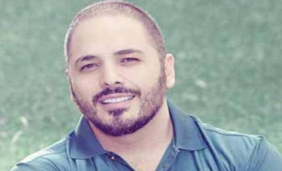 شاهدوا.. رامي عياش يلاعب ابنه بعفوية وطرافة شاهدوا.. رامي عياش يلاعب ابنه بعفوية وطرافة