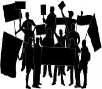 محامون يعتصمون احتجاجا على توقيف زميل لهم محامون يعتصمون احتجاجا على توقيف زميل لهم