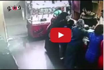 صاحب محل ذهب يصفع فتاة حاولت سرقته