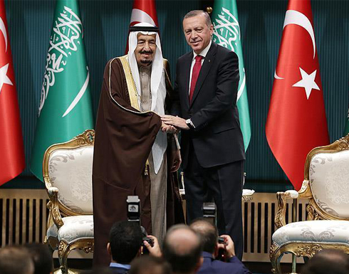 أردوغان يستقبل الملك سلمان ويمنحه وسام الجمهورية (فيديو)