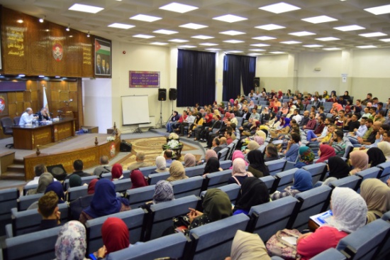 رئيس جامعة إربد الأهلية يلتقي الطلبة الجدد رئيس جامعة إربد الأهلية يلتقي الطلبة الجدد