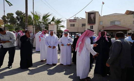 المفرق : وقفة احتجاجية للمطالبة بأصلاح طريق الخالدية.. صور المفرق : وقفة احتجاجية للمطالبة بأصلاح طريق الخالدية.. صور