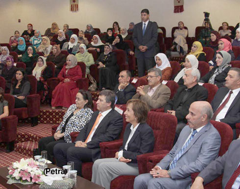 تكريم رائدات في العمل النسائي تكريم رائدات في العمل النسائي