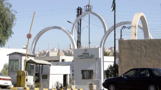 مطالبة بفتح ساحة جمرك عمان امام بضائع التجار مطالبة بفتح ساحة جمرك عمان امام بضائع التجار