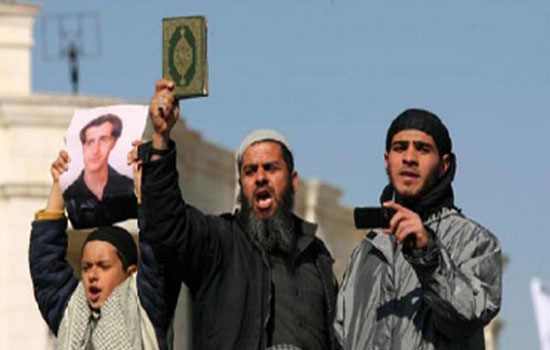 موقوفو التيار السلفي في " الهاشمية " يضربون عن الطعام