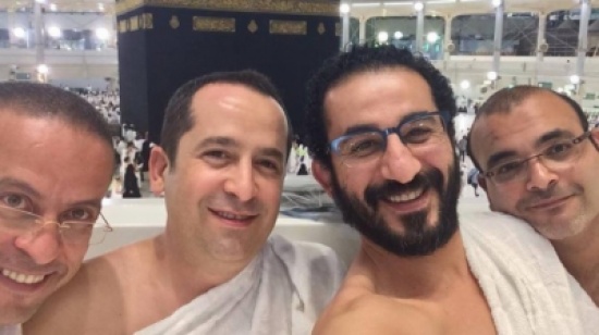 بالصور- بعد تعافيه ... أول ظهور لأحمد حلمي في العمرة بالصور- بعد تعافيه ... أول ظهور لأحمد حلمي في العمرة