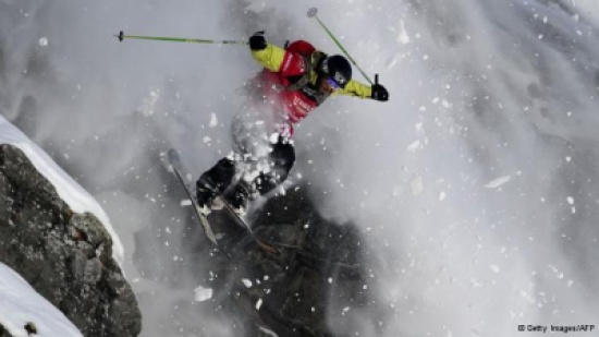 أسوأ انهيار جليدي بقمة إيفرست.. 12 قتيلاً و4 مفقودين