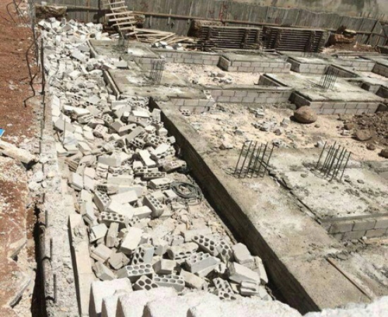 بالصور : إنهيار جدار عمارة في اربد يتسبب بحالة ذعر وسط السكان بالصور : إنهيار جدار عمارة في اربد يتسبب بحالة ذعر وسط السكان