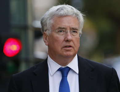 وزير الدفاع البريطاني: مهمتنا في العراق ليست انسانية فحسب وقد تطول لاشهر عديدة