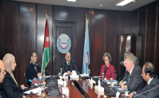 بحث علاقات التعاون بين جامعتي التكنولوجيا وماكوراي الاسترالية