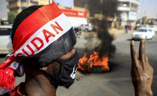 حراك في السودان.. ضيوف من أميركا وإثيوبيا ومحاكمة