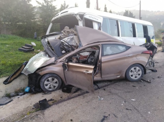 صور : وفاة  و20 إصابة بحادث تصادم في الحُمر