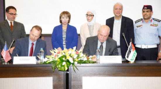 اتفاقية لدعم المشاريع الصغيرة بين النقل البري والوكالة الاميركية اتفاقية لدعم المشاريع الصغيرة بين النقل البري والوكالة الاميركية