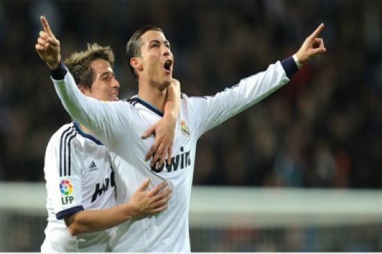 رونالدو يقود ريال مدريد لسحق اشبيلية (فيديو) رونالدو يقود ريال مدريد لسحق اشبيلية (فيديو)