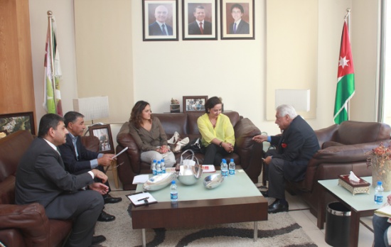 الأمانة تبحث تطوير مبادرة جيرة