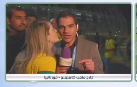 بالفيديو: مشجعة برازيلية تفاجئ مراسل beIN بقبلة على الهواء بالفيديو: مشجعة برازيلية تفاجئ مراسل beIN بقبلة على الهواء