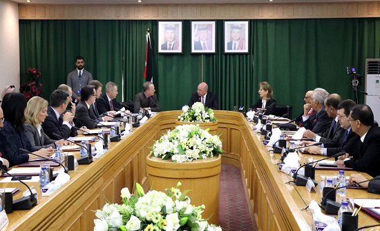 الفايز يُثمن المساعدات الأميركية للمملكة