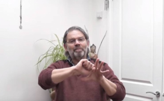 ماذا يحصل لجسمك إذا دلكت أصابعك لمدة دقيقة؟