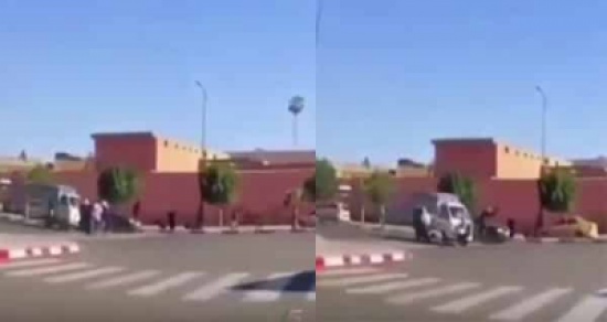 شاهد: حادث مروع لأم وأطفالها الخمسة أثناء عبورهم أحد الشوارع في المغرب شاهد: حادث مروع لأم وأطفالها الخمسة أثناء عبورهم أحد الشوارع في المغرب