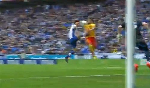 نيمار استعمل يده للحصول على ركلة جزاء