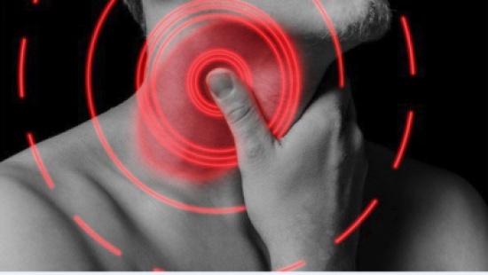 حلول طبيعية فعّالة لعلاج ألم الحلق حلول طبيعية فعّالة لعلاج ألم الحلق