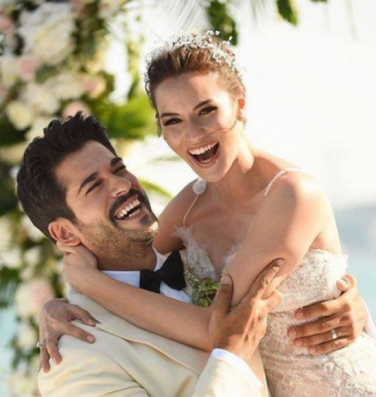 فهرية أفجين تفوز بلقب الأكثر حظاً بسبب زوجها.. وهذا ما طلبته حماتها فهرية أفجين تفوز بلقب الأكثر حظاً بسبب زوجها.. وهذا ما طلبته حماتها