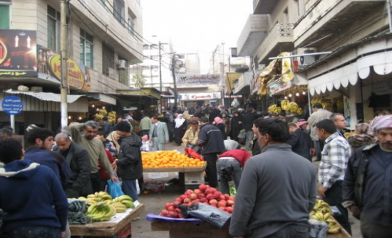 استعدادات العيد تنعش أسواق الكورة استعدادات العيد تنعش أسواق الكورة