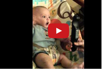 الرضيع الأكثرعشقا لمشاهدة التليفزيون