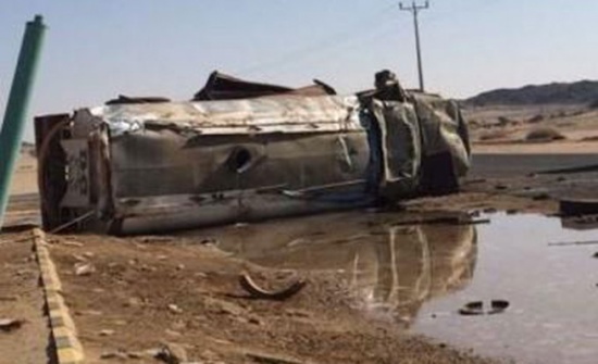 اصطدام صهريج بعامود يقطع الكهرباء عن زحر