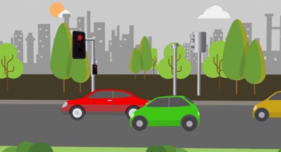 السير: تجاوز عامود الاشارة الضوئية مخالفة.. (فيديو)