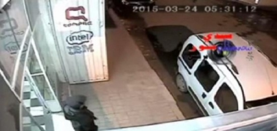فيديو: لحظة سرقة هاتف محمول من يد شاب مغربي فيديو: لحظة سرقة هاتف محمول من يد شاب مغربي