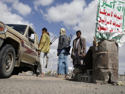 مستشار الرئيس اليمني: الحوثيون يريدون منفذا بحريا على البحر الأحمر