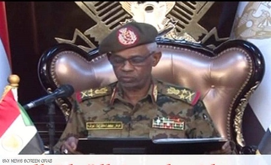 بالفيديو :وزير الدفاع السوداني يعلن "اقتلاع" النظام واحتجاز البشير بالفيديو :وزير الدفاع السوداني يعلن "اقتلاع" النظام واحتجاز البشير
