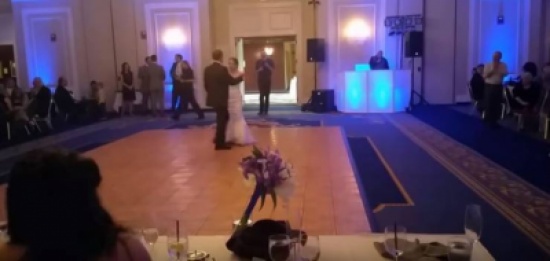 فيديو| حفل زفاف يتحول إلى مباراة!