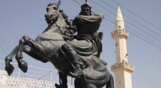 وضع تمثال صلاح الدين بموقعه الجديد