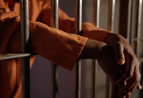 جريمة بشعة جداً- سلّم نفسه للشرطة وهو يحمل يد وساق ضحيته... "تعبت من أكل لحم البشر"