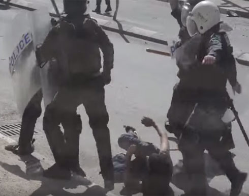 بالفيديو: أمن السلطة يعتدي على فلسطيني في بيت لحم بالفيديو: أمن السلطة يعتدي على فلسطيني في بيت لحم