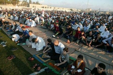 صلاة العيد الساعة 45ر6